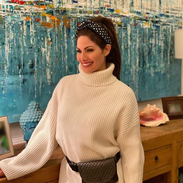 Á hậu 1 Hoa hậu Hoàn vũ 2005 - Cynthia Olavarría (Puerto Rico) trẻ trung, điệu đà với băng đô.