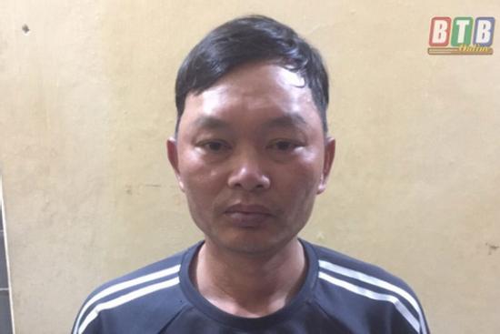 Bắt khẩn cấp kẻ có 6 tiền án, dùng dao uy hiếp bé gái 8 tuổi đang chơi với em trai để hiếp dâm