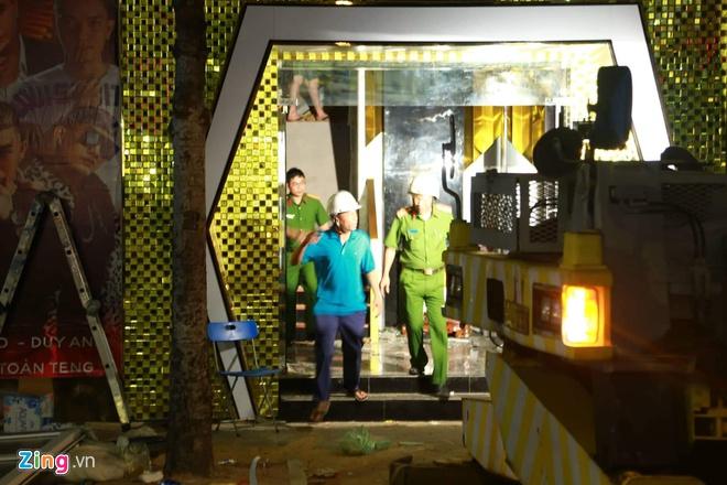 Điều xe cẩu tháo dỡ vũ trường King Night Club, tìm người mắc kẹt-3