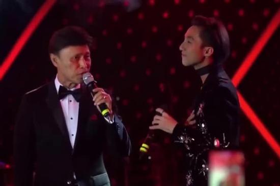 Màn hát live của Sơn Tùng bên Tuấn Ngọc, Thu Minh