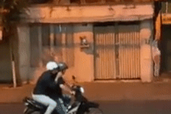 Người đi xe đạp bối rối vì bị kiểm tra nồng độ cồn, người đi xe máy uống 2 lon bia bị phạt 4,5 triệu: Xe tôi mua 5 triệu, chắc bỏ luôn-12