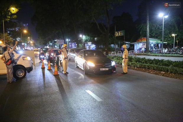 Người đi xe đạp bối rối vì bị kiểm tra nồng độ cồn, người đi xe máy uống 2 lon bia bị phạt 4,5 triệu: Xe tôi mua 5 triệu, chắc bỏ luôn-9