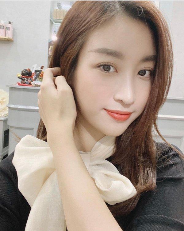 Hôm trước còn kêu cắt tóc hư, Đỗ Mỹ Linh giờ đã có mái tóc ngắn đẹp nhất làng Hậu-3