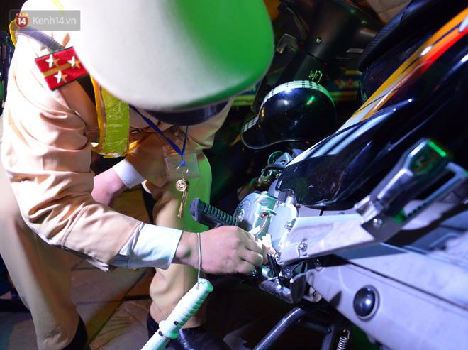 Bị kiểm tra nồng độ cồn, người đàn ông nghi say xỉn đòi... giấy của viện kiểm sát, lớn tiếng quát: Tôi chơi tới bến với các anh luôn!-5