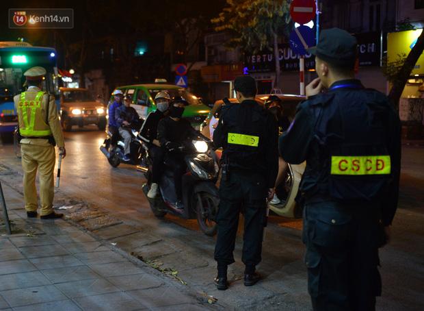 Bị kiểm tra nồng độ cồn, người đàn ông nghi say xỉn đòi... giấy của viện kiểm sát, lớn tiếng quát: Tôi chơi tới bến với các anh luôn!-1