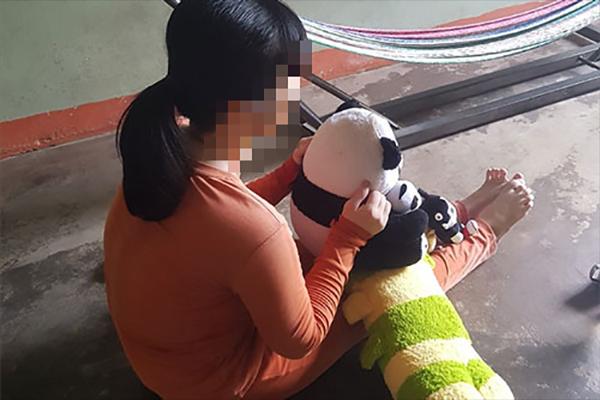 Vụ 2 cha con hãm hiếp cô gái 20 tuổi: Vì sao người cha được tại ngoại?-3