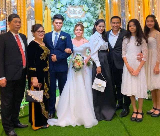 Dự đám cưới, 2 con gái Quyền Linh chiếm spotlight vì xinh hơn cả cô dâu-1