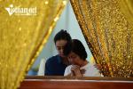 Vợ nghệ sĩ Nguyễn Chánh Tín khóc nức nở bên linh cữu chồng