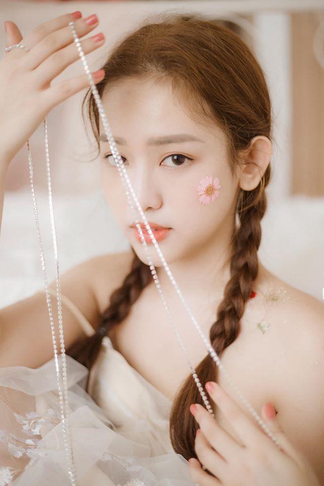 Mới đầu năm mới 2020, Thúy Vi lại gây xôn xao với loạt ảnh hở chả còn gì-4