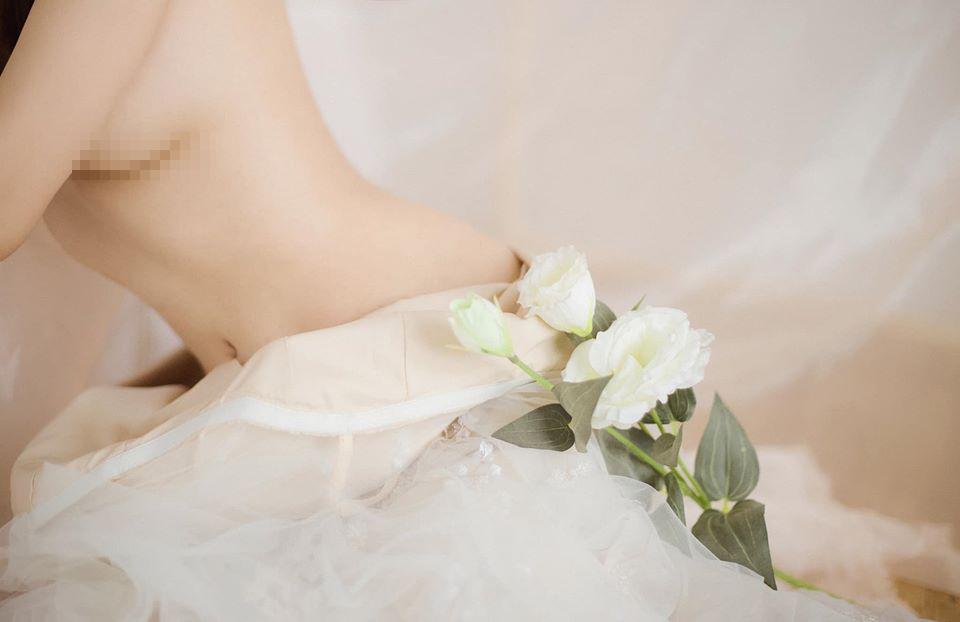 Mới đầu năm mới 2020, Thúy Vi lại gây xôn xao với loạt ảnh hở chả còn gì-3