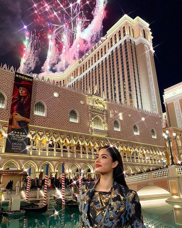 Để tăng độ sang chảnh của mình trên mạng xã hội, Phạm Hương bị phát hiện luôn dùng tiểu xảo này-5