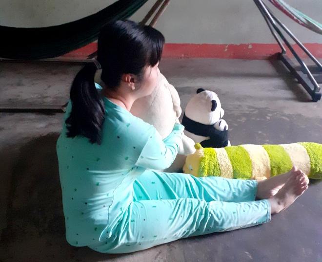 Vụ 2 cha con hãm hiếp cô gái 20 tuổi: Vì sao người cha được tại ngoại?-1