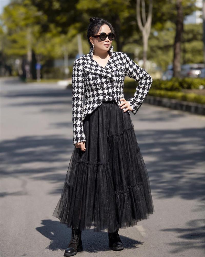 Phượng Chanel lại tự dìm hàng vì yêu thích trang phục lùng bùng như chú hề-7