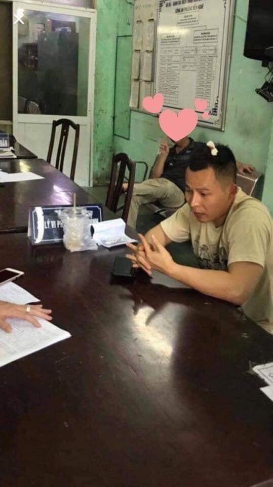 Vũ Khắc Tiệp lộ nguyên bộ ảnh ngồi đồn công an, bị tung hợp đồng vay nợ tiền tỷ-4