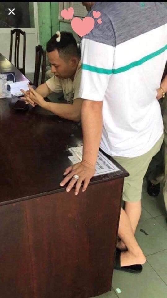 Vũ Khắc Tiệp lộ nguyên bộ ảnh ngồi đồn công an, bị tung hợp đồng vay nợ tiền tỷ-3