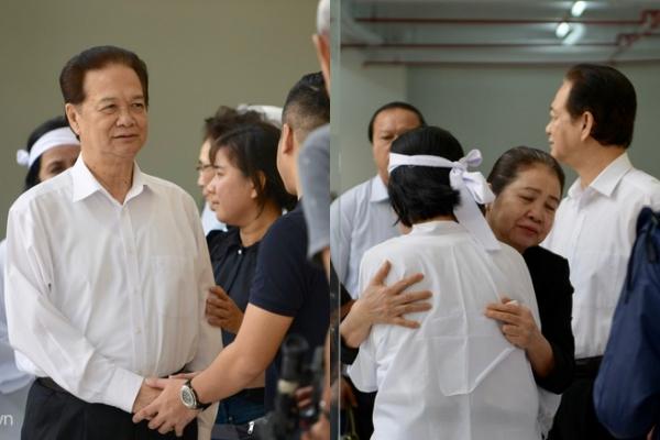 Lý Hùng, Vân Sơn bật khóc trước linh cữu NSƯT Nguyễn Chánh Tín-13