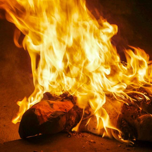 Độc đáo tục ẩu đả lẫn nhau để giải quyết mọi hận thù, đón năm mới-3