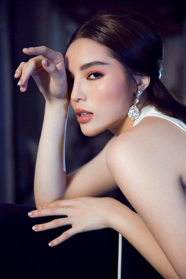 Nhìn lại hình cũ của Kỳ Duyên mới thấy, nhan sắc nàng Hậu năm 2019 thay đổi nhiều quá!-11