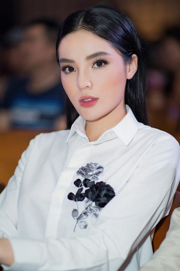 Nhìn lại hình cũ của Kỳ Duyên mới thấy, nhan sắc nàng Hậu năm 2019 thay đổi nhiều quá!-12