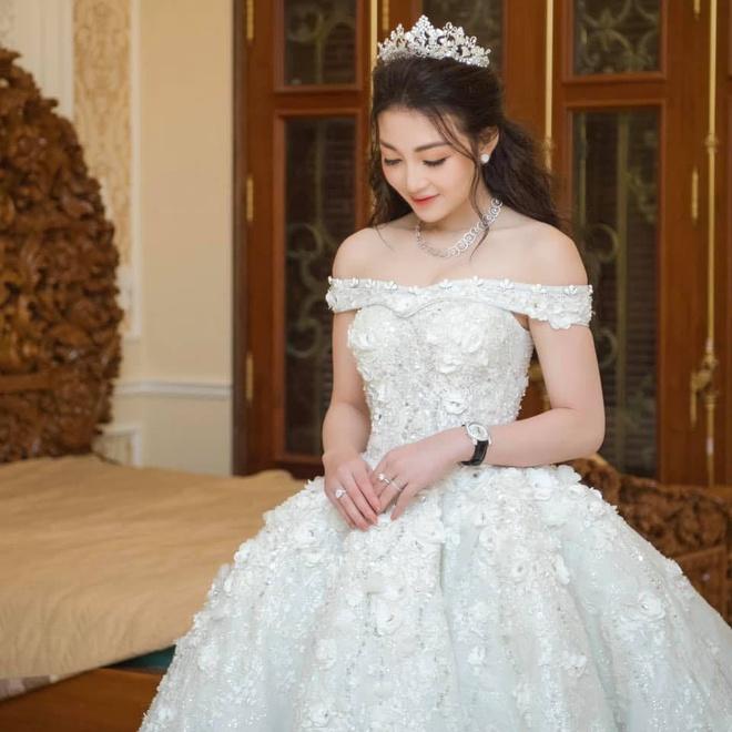 Cô dâu trong các đám cưới xa hoa gây chú ý trên mạng-6