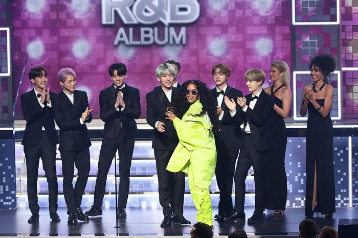 Nữ ca sĩ được BTS trao giải Grammy H.E.R thả thính hợp tác, một siêu phẩm âm nhạc sắp xuất hiện?-1