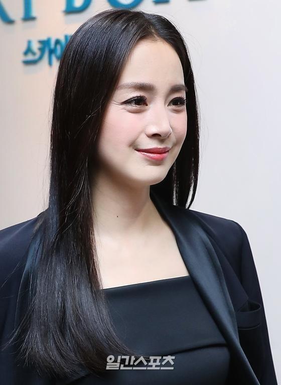 Kim Tae Hee gây thất vọng vì nhan sắc tụt dốc, thân hình kém thon thả trong lễ trao giải Golden Disc Awards 2020-2