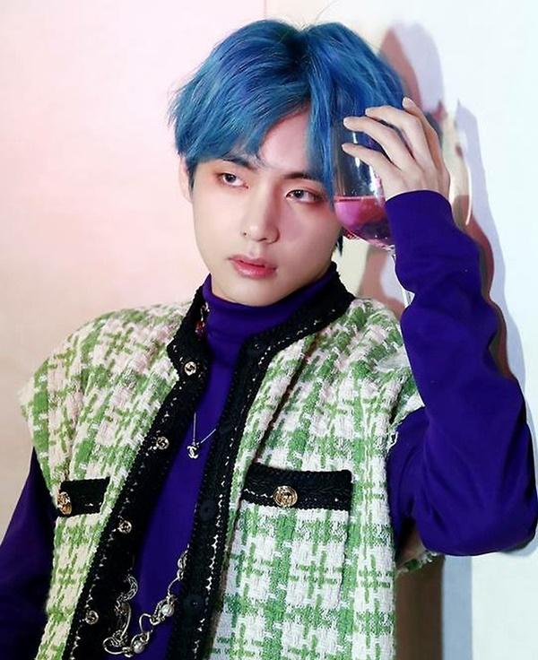 Hưởng ứng màu của năm như dàn sao Kpop, rủ nhau nhuộm tóc xanh dương cực bắt mắt-2