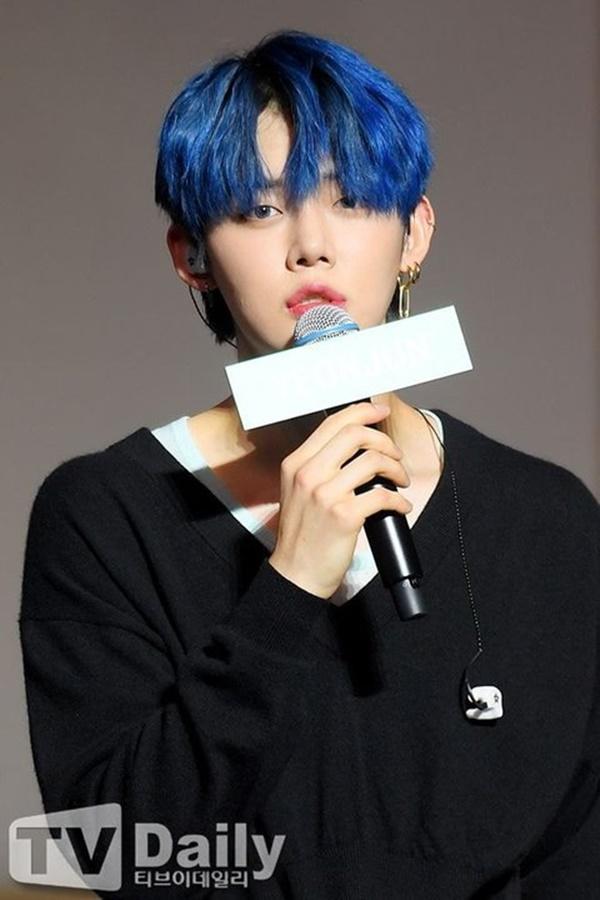 Các idol nam Kpop thử nghiệm màu tóc xanh