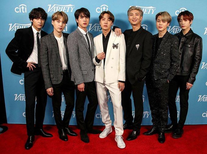 BTS nhận cả hai danh hiệu Daesang cao quý ở mảng nhạc số và Album tại lễ trao giải Golden Disc Awards lần thứ 34.