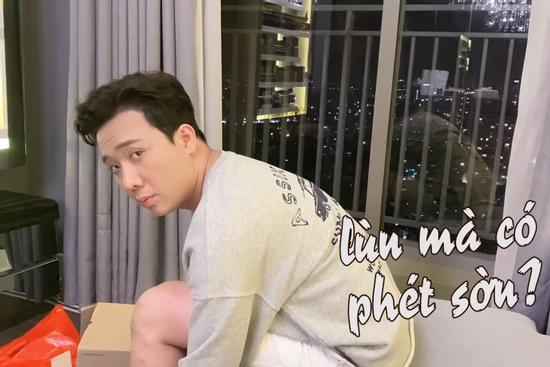 Trấn Thành đập hộp thêm một đôi giày độn đế hàng hiệu, Hari Won liền dè bỉu: 'Giày cho người lùn'