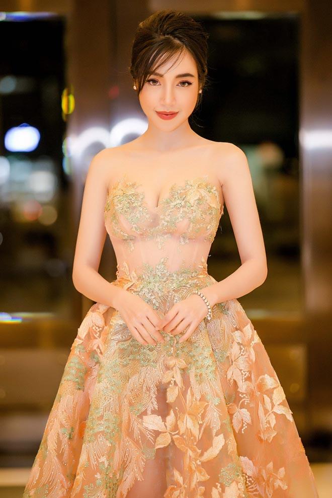 Elly Trần diện nội y lộ điểm nhạy cảm cơ thể-8