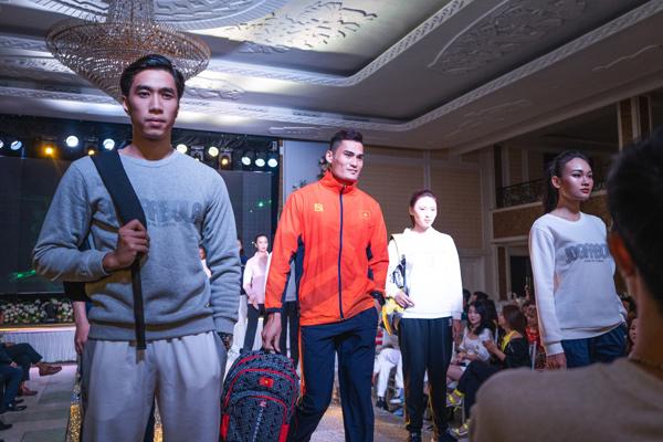 Trang Tracy ‘quẩy’ hết mình tại Fashion Show của Đoàn Thể thao Việt Nam-3