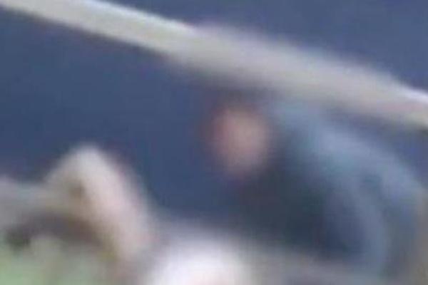 Đôi nam nữ làm dân tình nổi giận khi thản nhiên làm chuyện ấy như chốn không người-2