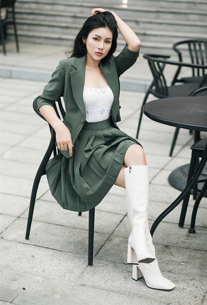 Chỉ cao 1m50, MC lùn nhất làng truyền hình vẫn có bí quyết mặc đẹp như mẫu-4