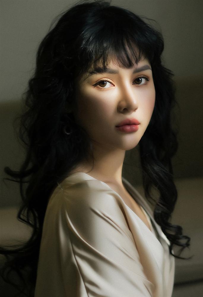 Chỉ cao 1m50, MC lùn nhất làng truyền hình vẫn có bí quyết mặc đẹp như mẫu-1