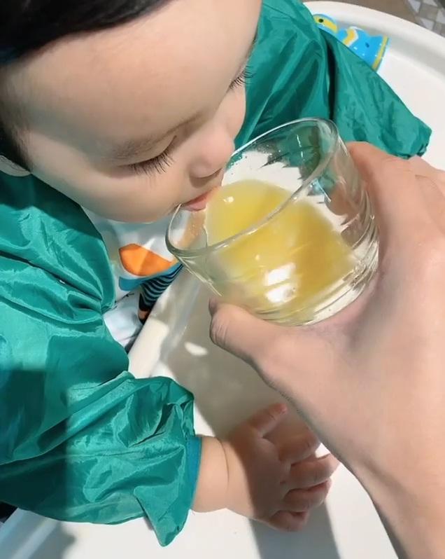 Phát sốt với hình ảnh măm măm dễ thương của quý tử nhà Phạm Hương-2