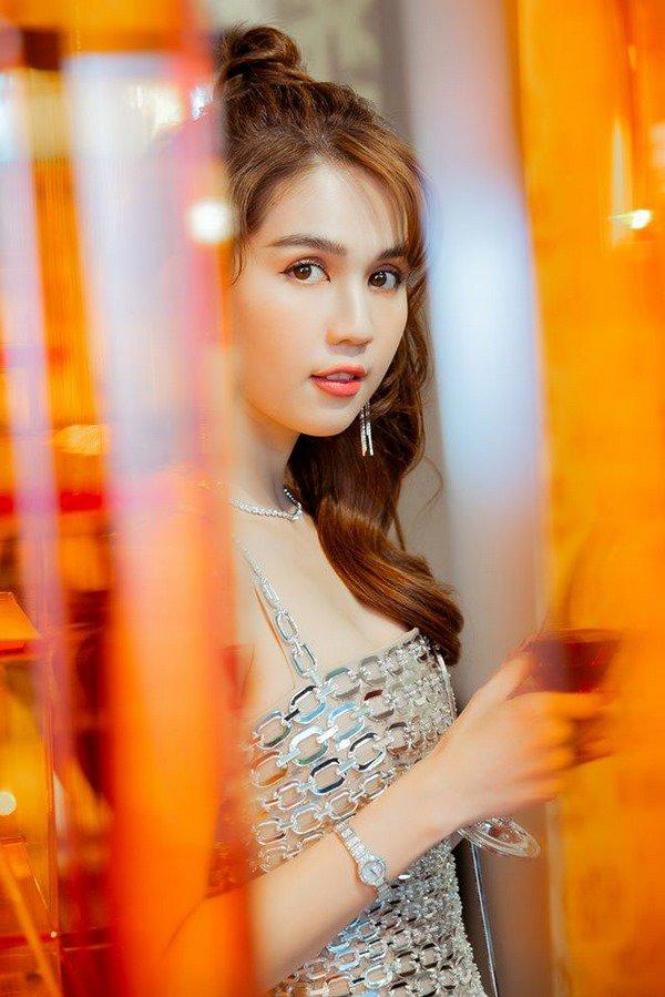 Xuất hiện với vẻ ngoài khác lạ, Ngọc Trinh khiến fans nhầm lẫn với thánh giả gái BB Trần-9