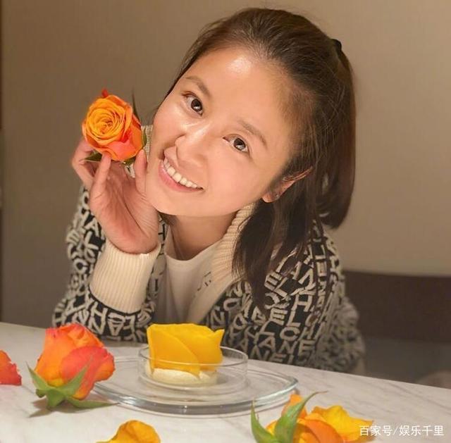 Lâm Tâm Như tự tay chuẩn bị tiệc sinh nhật cho con gái, không gian giản dị nhưng đáng yêu vô cùng-1