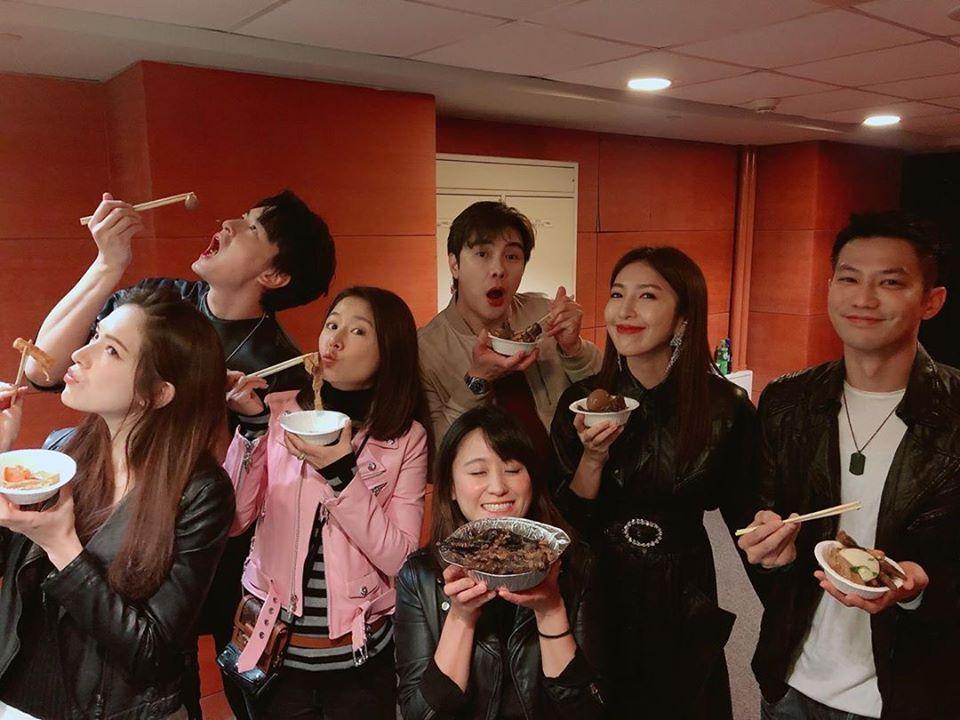 Lâm Tâm Như tự tay chuẩn bị tiệc sinh nhật cho con gái, không gian giản dị nhưng đáng yêu vô cùng-9