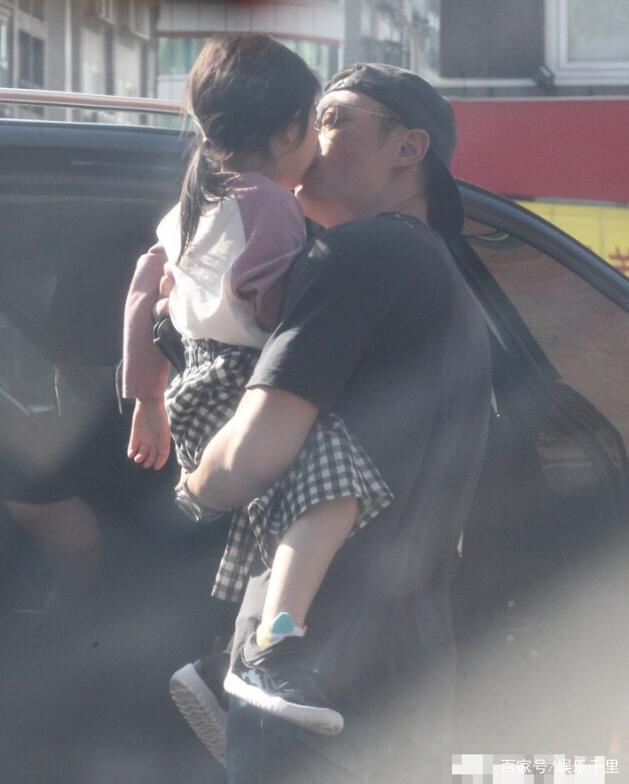 Lâm Tâm Như tự tay chuẩn bị tiệc sinh nhật cho con gái, không gian giản dị nhưng đáng yêu vô cùng-11