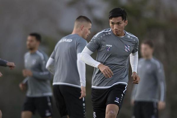 Văn Hậu xuất hiện nổi bật trong dàn cầu thủ Heerenveen-8