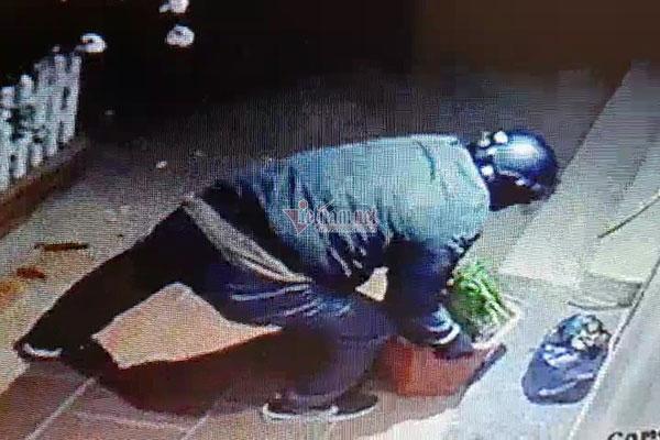 Hạnh phúc khi được cầm bút của bé gái Syria sau 3 năm bị trúng bom-1