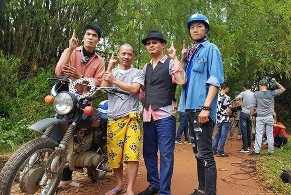 Đến hẹn lại lên: Hài Tết 2020 lại nhảm nhí khoe thân?-8