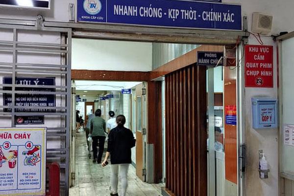 Cãi nhau vì chồng nhậu nhẹt say xỉn, người phụ nữ bị chồng dùng chai bia đâm thủng bụng-1