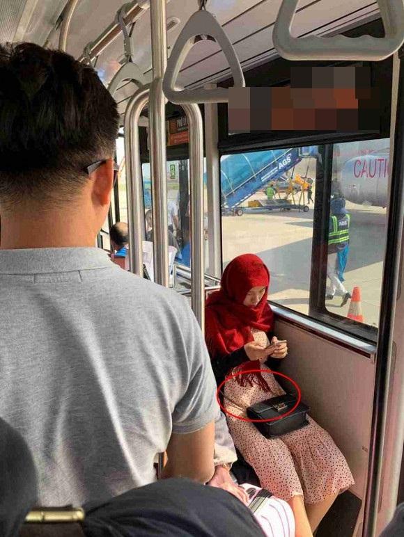 Mới kết hôn hơn 1 tháng nhưng MC Hoàng Oanh lộ vòng 2 lùm lùm như đang bầu tháng thứ 5-4