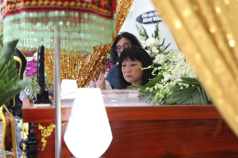 Việt Trinh, Cẩm Vân đến viếng NSƯT Chánh Tín ngày cuối-3