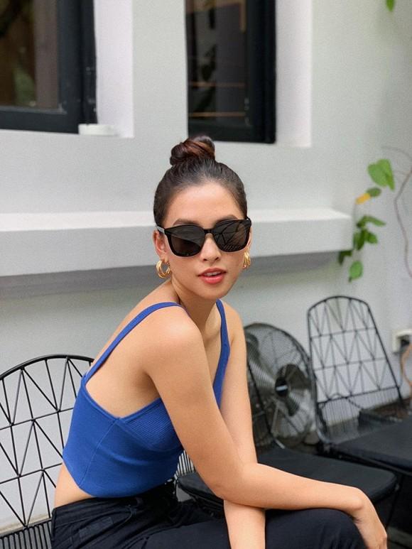 Hoa hậu Tiểu Vy khoe vòng eo con kiến không chút mỡ thừa với áo croptop-5