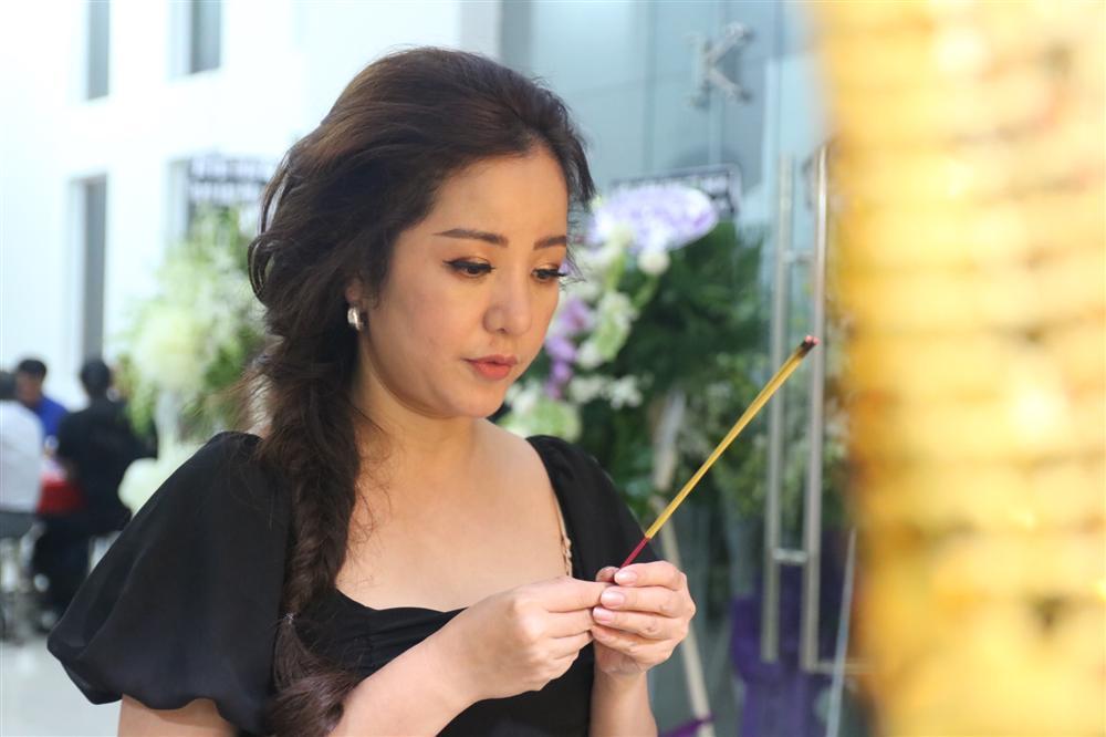 Quyền Linh, Thúy Nga hát tiễn đưa nghệ sĩ Chánh Tín trong ngày viếng cuối cùng-3