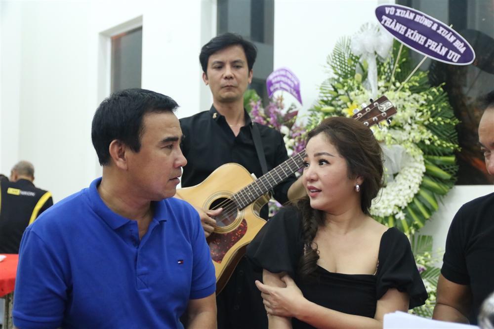 Quyền Linh, Thúy Nga hát tiễn đưa nghệ sĩ Chánh Tín trong ngày viếng cuối cùng-5