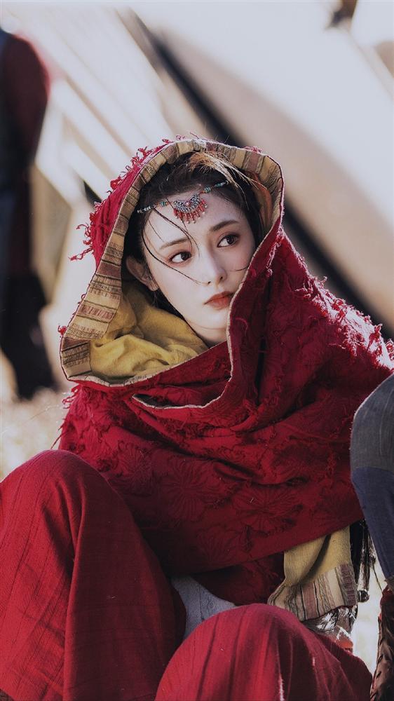 MV mới đạo nhái Đông Cung, Hoàng Yến Chibi vẫn không thể đẹp hơn gà cưng của Phạm Băng Băng-7